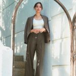 Urassaya Sperbund Instagram - Yaya Recommend! นาทีนี้ต้องยกให้ กางเกงจับจีบ Pleated wide pants ของ @Uniqlothailand ที่กำลังฮิตมาก กางเกงขาตรง ดีไซน์ชิค เนื้อผ้าดี ใส่สบาย ช่วยให้ขาดูเรียวสวย จะใส่ในวันทางการหรือวันชิลๆ ญ่าว่าได้หมด ไปลองดูกันได้เลยที่ร้านยูนิโคล่ทุกสาขา 🛒 หรือช้อปออนไลน์ผ่านยูนิโคล่แอปได้เลยนะคะ #UniqloThailand #UniqloPleatedWidePants
