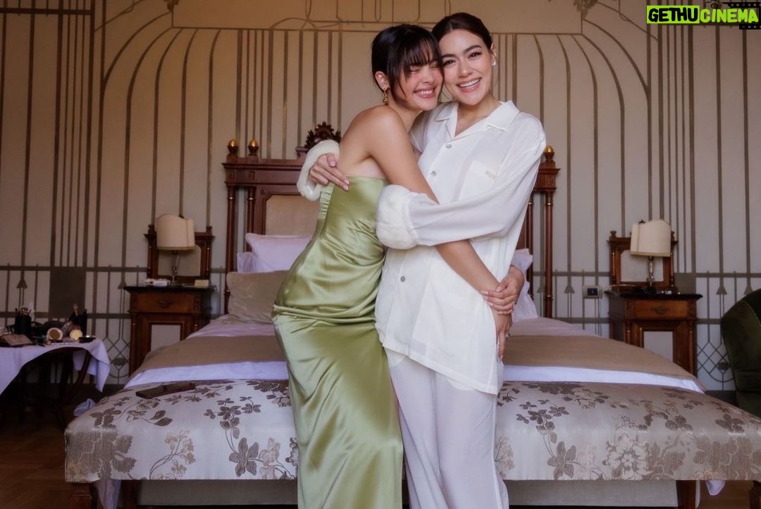 Urassaya Sperbund Instagram - ยัง on a happy high จากงานแต่ง you guys อยู่เลยยยยย 🫶🏼 Ahh just so happy for you guys ทุกอย่างperfectไปหมดเลย, but of course because เพื่อน exquisite taste จริงๆ!!! 💕 #markimthewedding #yyinit