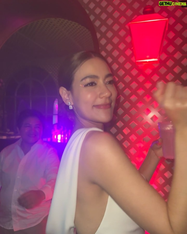 Urassaya Sperbund Instagram - I love you unconditionally forever and everrrrr my kimmyyyy 🥹♥️ #markimthewedding #yyinit Villa Bonomi