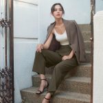 Urassaya Sperbund Instagram - Yaya Recommend! นาทีนี้ต้องยกให้ กางเกงจับจีบ Pleated wide pants ของ @Uniqlothailand ที่กำลังฮิตมาก กางเกงขาตรง ดีไซน์ชิค เนื้อผ้าดี ใส่สบาย ช่วยให้ขาดูเรียวสวย จะใส่ในวันทางการหรือวันชิลๆ ญ่าว่าได้หมด ไปลองดูกันได้เลยที่ร้านยูนิโคล่ทุกสาขา 🛒 หรือช้อปออนไลน์ผ่านยูนิโคล่แอปได้เลยนะคะ #UniqloThailand #UniqloPleatedWidePants