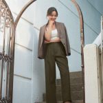Urassaya Sperbund Instagram - Yaya Recommend! นาทีนี้ต้องยกให้ กางเกงจับจีบ Pleated wide pants ของ @Uniqlothailand ที่กำลังฮิตมาก กางเกงขาตรง ดีไซน์ชิค เนื้อผ้าดี ใส่สบาย ช่วยให้ขาดูเรียวสวย จะใส่ในวันทางการหรือวันชิลๆ ญ่าว่าได้หมด ไปลองดูกันได้เลยที่ร้านยูนิโคล่ทุกสาขา 🛒 หรือช้อปออนไลน์ผ่านยูนิโคล่แอปได้เลยนะคะ #UniqloThailand #UniqloPleatedWidePants