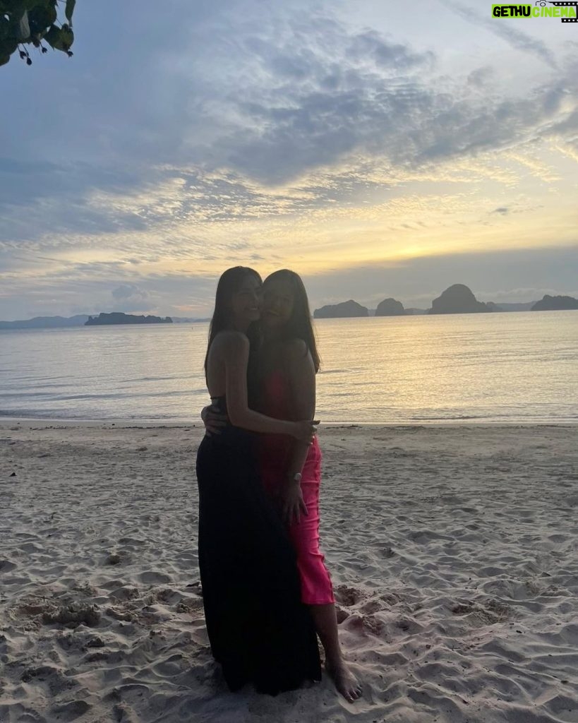 Urassaya Sperbund Instagram - It’s P Cat’s day today, well everyday really cuz she’s the best. And she’s also the best blessing I’ve ever been given in life. Ur lil sis loves you 💓👯‍♀️ Happy birthdayyyyy carcar