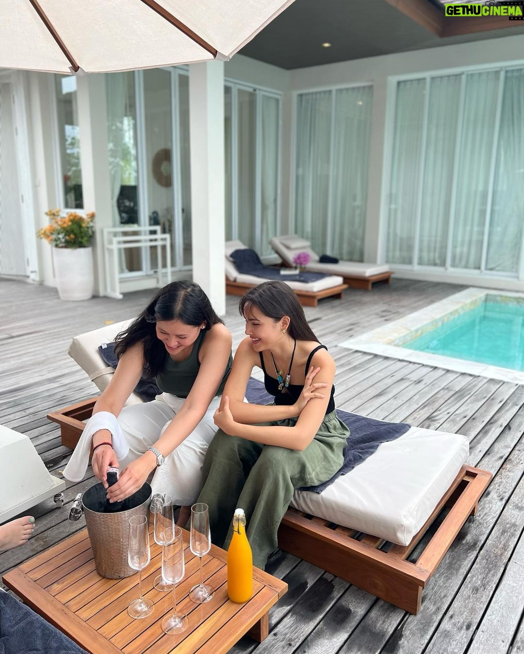 Urassaya Sperbund Instagram - เปลี่ยน office space สักสองสามวัน #ทำงานอยู่จริงๆ 😆 Cape Fahn Hotel
