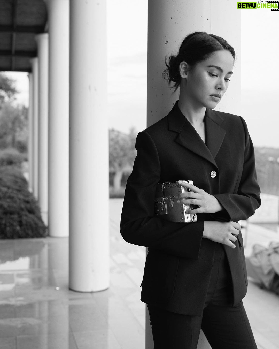 Urassaya Sperbund Instagram - Surrounded by so much beauty 🫶🏼what a dream to be here with #LVHighJewelry in Greece! @louisvuitton @francescaamfitheatrof Amanzoe