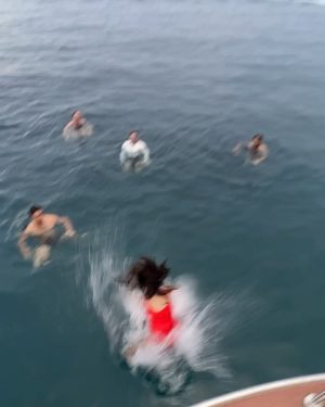 Urassaya Sperbund Instagram - Gna hve to start learning how to dive again 😆 #bellyflop

#yyinit