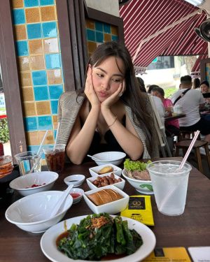 Urassaya Sperbund Instagram - อาทิตย์หนึ่งมีมากกว่า7วันได้มั้ย 🥹