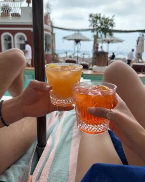 Urassaya Sperbund Instagram - Best time of our lives 🥹🫶🏼❣️🌞🌊 #partyoctopus

#yyinit