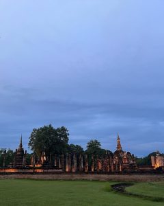 Urassaya Sperbund Instagram - Sukhothai suay makkkk! เป็นการวิ่งที่ scenic สุดๆ :) ขอบคุณนักวิ่งทุกๆคนที่มาร่วม route นี้นะคะ 💙 เจอกันใน series หน้าค่ะ! #bangkokairways #bangkokairwaysboutiqueseries2023 @bangkokairways
