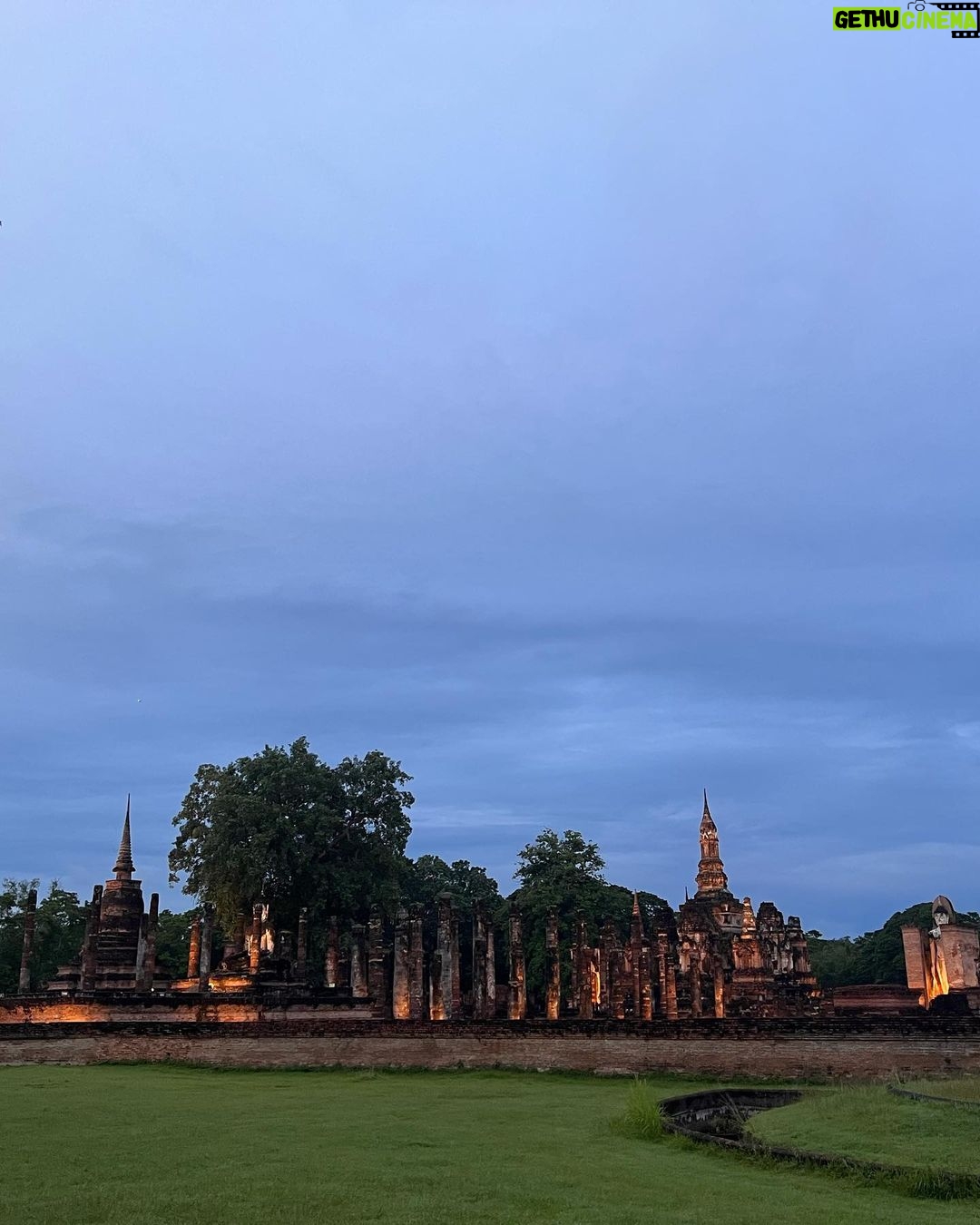 Urassaya Sperbund Instagram - Sukhothai suay makkkk! เป็นการวิ่งที่ scenic สุดๆ :) ขอบคุณนักวิ่งทุกๆคนที่มาร่วม route นี้นะคะ 💙 เจอกันใน series หน้าค่ะ! #bangkokairways #bangkokairwaysboutiqueseries2023 @bangkokairways