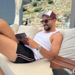 Uraz Kaygılaroğlu Instagram - @ffiratco doğum günü kutlama postu. iyi dilek ve önerilerinizi bu postun altında topluyoruz. ben başlıyorum, nice yaşlara sevgili dostum🥳🖤