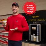 Uraz Kaygılaroğlu Instagram - Kahve tutkunları Petrol Ofisi mobil uygulamasıyla kazanıyor. 🤩 Petrol Ofisi mobil uygulamasıyla alacağınız taptaze çekirdekten çekilmiş her 5 Tchibo kahveye, 1 kahve hediye! ☕ Kampanyadan faydalanmak için uygulamayı indirmeyi unutmayın. 📱 #PetrolOfisi #BugündenYarınaHazır @tchiboturkiye