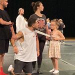 Uraz Kaygılaroğlu Instagram – provalarımıza katılıp @sebnemsonmezofficial in yokluğunda yerini marke eden Ada Hanıma teşekkür ederiz.😍

#AşıkShakespeare

@zorlu_psm 
@serdarbilis