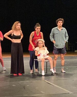 Uraz Kaygılaroğlu Instagram - provalarımıza katılıp @sebnemsonmezofficial in yokluğunda yerini marke eden Ada Hanıma teşekkür ederiz.😍

#AşıkShakespeare

@zorlu_psm 
@serdarbilis