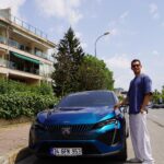 Uraz Kaygılaroğlu Instagram - Mavi gün 💙🦁 #HerAçıdanGözAlıcı #Peugeot408 @peugeotturkiye #işbirliği