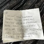 Uraz Kaygılaroğlu Instagram – meraklısına evde oynadığımız bir oyunu buraya bırakıyorum. bulmacaları takip edecek kişiye ait bir nesneyi evin içinde saklıyoruz. lütfen evde deneyiniz! 

bu arada #ilkturdabitirelim 🫶