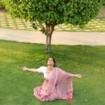 Urmilla Kothare Instagram – A lil late but better late than never… here’s my lil take on the Chor Trend… 

#reelsinstagram
#reelitfeelit
#dancereels 
#trendingreels #trendingnow