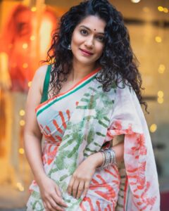 Urmilla Kothare Instagram - 🧡🤍💚 📸 : @saurabh_bhanage_photography_ 🥻: @suta_bombay #26january #2024 #republicday #newpost #ootd
