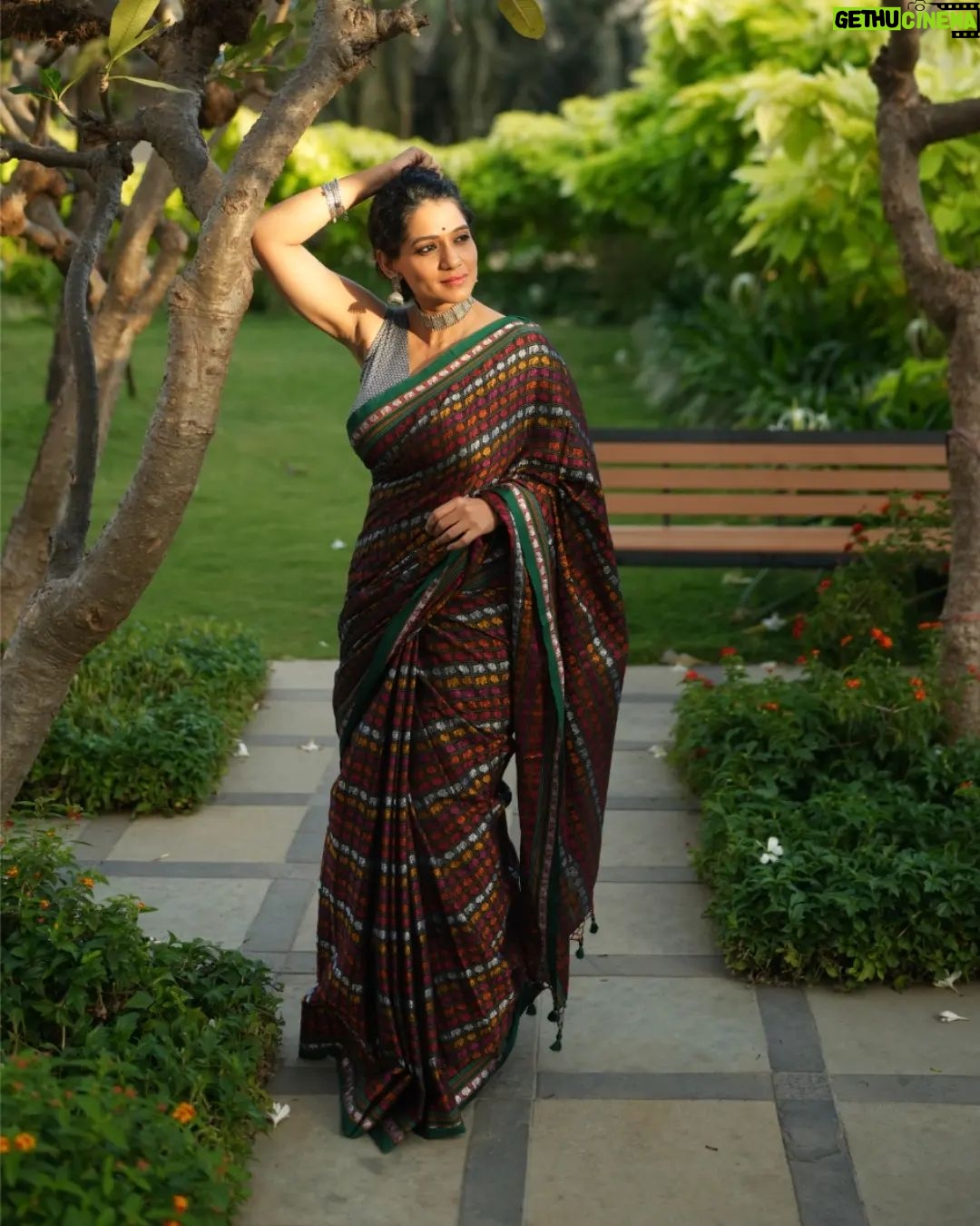 Urmilla Kothare Instagram - Grace personified!✨️ A testament of ease and elegance, check out @urmilakothare donning our Hathi Mor Khun saree with a zest of her own! Saree: @cottonsdaily 🌸 Check out the collection at: 🌐 : www.cottonsdaily.com 📍 : Cottons Daily Studio, Ponda #MarathiSoul #UrmilaKothare #HathiMorKhun #ClassicMaharashtrian #CottonsDaily