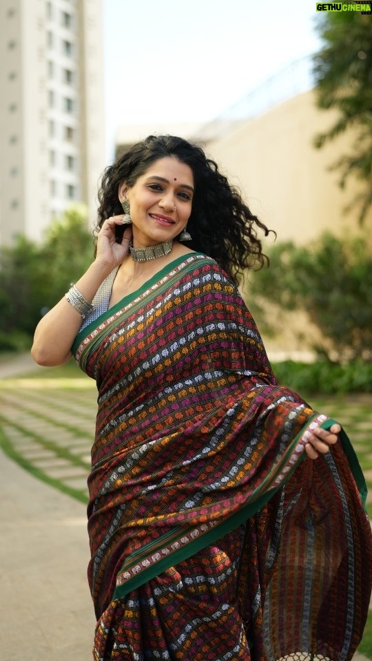 Urmilla Kothare Instagram - Gorgeous Hathi Mor Khun sarees by Cottons Daily - definitely becomes your modern muse! ✨🪷 Saree: @cottonsdaily #MarathiSoul #HathiMorKhun #ClassicMaharastrian #cottonsdaily