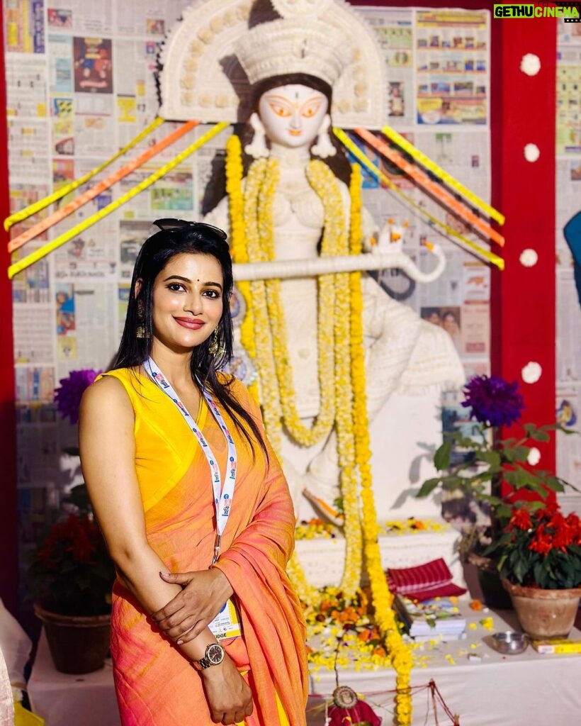 Ushasi Ray Instagram - Mandatory Saraswati pujo special chobi 💛💛🧡🧡 Kolkata