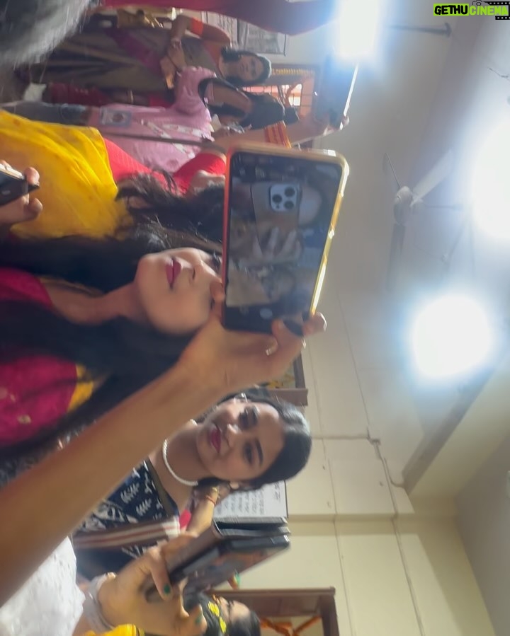 Ushasi Ray Instagram - Mandatory Saraswati pujo special chobi 💛💛🧡🧡 Kolkata