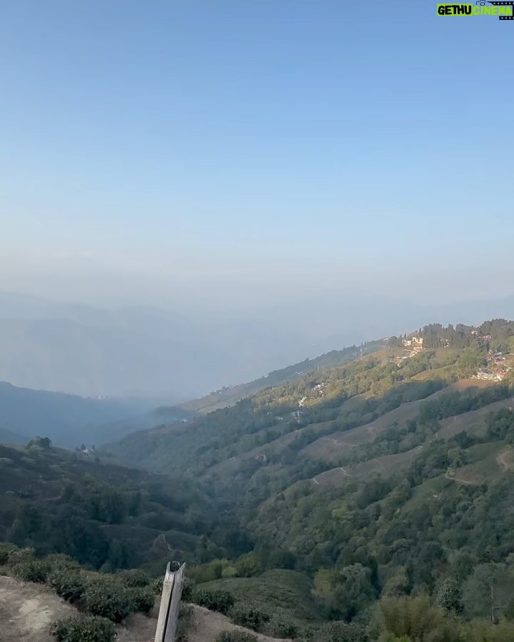 Ushasi Ray Instagram - Rubayee in Darjeeling ⛰️☕️🍩📚 My one day solo trip to my favourite hill city 🙌 #solotravel #solotraveler #solotrip #travelgram #wonderlust Darjilling