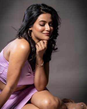 Ushasi Ray Instagram - Sit & stare 👀