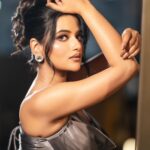 Ushasi Ray Instagram – Ate & left no crumbs🩶🩶🩶
📸 @imsayandey 
👗 @kiara_sen111 
💠 @jhalak_thedesignerstore 
💄 @sahababusona 
💇‍♀️ @ginni_love21 
📍 @fairfieldkolkata Fairfield by Marriott Kolkata