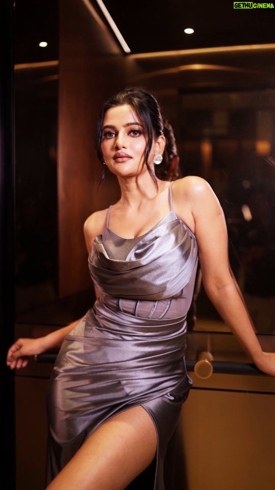 Ushasi Ray Instagram - #BengalsMostStylish night it was....thank you @iwmbuzz for selecting me as #FashionFreshFace of the year...And thanks to my team for all the support. Team Styling @kiara_sen111 Makeup @sahababusona Hair @ginni_love21 Video @imsayandey @sandipan_sarkar___ Edit @ahanahere Location @fairfieldkolkata Fairfield by Marriott Kolkata