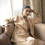 Ushasi Ray Instagram – Spring breaks loose 🍂
📸 @sourav3934 @suvadip_palai 
🧥 @kiara_sen111 
💄 @pritha_dutta_official Kolkata
