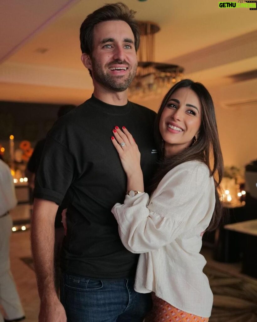 Ushna Shah Instagram - You plus me, it equals better math 💋 Happy Valentine’s Day to my forever, thank you for a beautiful birthday, thank you for a beautiful life ❤️ @hamza.amin87 🧿 📷 1,2,3,6 by @zrphotography012