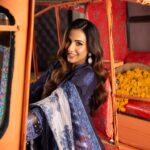 Ushna Shah Instagram - Excited to unveil my journey through elegance with Asim Jofa’s stunning ‘Aira – Summer Print Collection’. Dive into a world where color, texture, and intricate details intertwine to celebrate the timeless allure of nature. Explore the collection now for a touch of Pakistani grace and modern sophistication. @asimjofa @iamasimjofa #AsimJofa #AiraCollection #UshnaShah