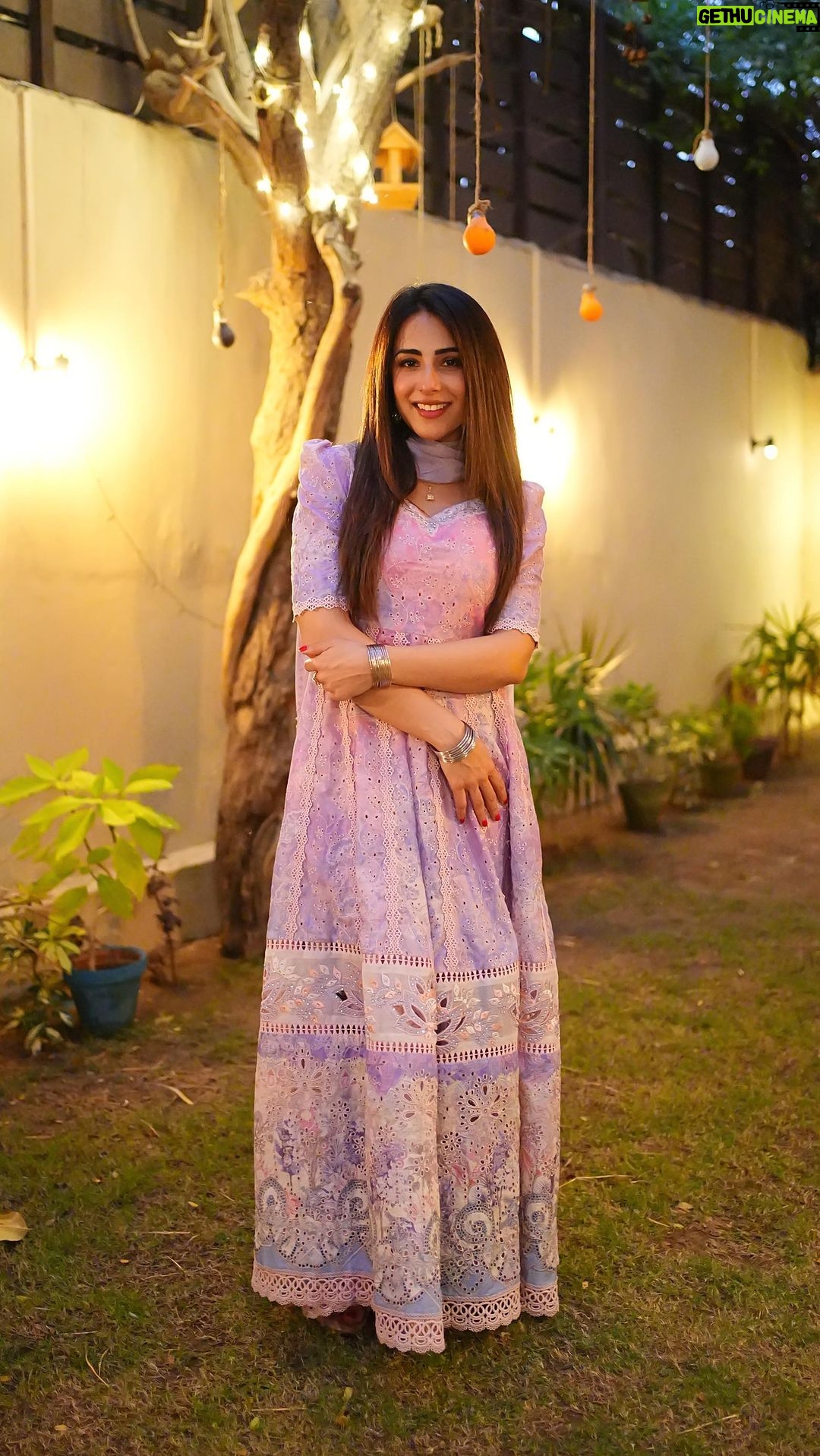 Ushna Shah Instagram - @ansabjahangirstudio in my backyard