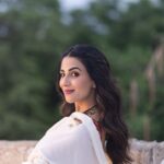 Ushna Shah Instagram - This @bohemebykanwal Saree & I are clearly having a moment ♠️ - This song & I are bound for life 🪬 📸 @iam3h 💄 @nabila_salon @goshi.makeupartist #ushnashah Karachi