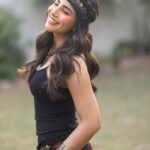 Ushna Shah Instagram - I’m coming for you, Xena! @iam3h @houseofparishae @nabila_salon @goshi.makeupartist #ushnashah
