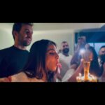 Ushna Shah Instagram - Thanks for an amazing birthday everyone! Husband extraordinaire put it together, much love to fam & friends that came through for my 16th 👀🤫 (Couldn’t tag everyone sorry!) Shoutout to @sakurakhipk DHA for doing a fantastic job 🤤 🍣 @youngshayt killleeeed it on the beats 🎵 ❤️ Shoutout to @seasonseventspk for doing the set up just the way I asked @hamza.amin87 🌻 📷 @zrphotography012 Sakura