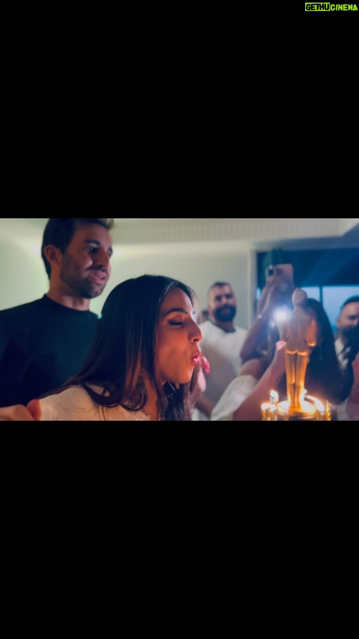 Ushna Shah Instagram - Thanks for an amazing birthday everyone! Husband extraordinaire put it together, much love to fam & friends that came through for my 16th 👀🤫 (Couldn’t tag everyone sorry!) Shoutout to @sakurakhipk DHA for doing a fantastic job 🤤 🍣 @youngshayt killleeeed it on the beats 🎵 ❤️ Shoutout to @seasonseventspk for doing the set up just the way I asked @hamza.amin87 🌻 📷 @zrphotography012 Sakura