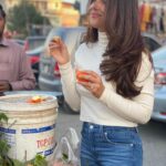 Ushna Shah Instagram - Mayee ne mein KINNU aakhaN 🍊