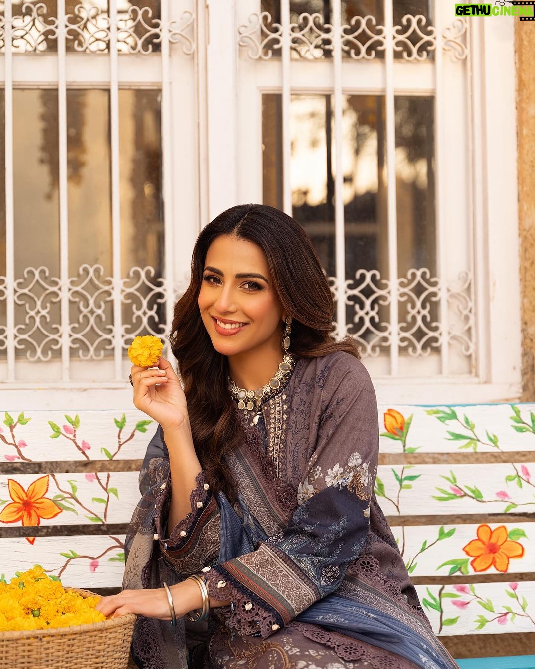 Ushna Shah Instagram - Excited to unveil my journey through elegance with Asim Jofa’s stunning ‘Aira – Summer Print Collection’. Dive into a world where color, texture, and intricate details intertwine to celebrate the timeless allure of nature. Explore the collection now for a touch of Pakistani grace and modern sophistication. @asimjofa @iamasimjofa #AsimJofa #AiraCollection #UshnaShah