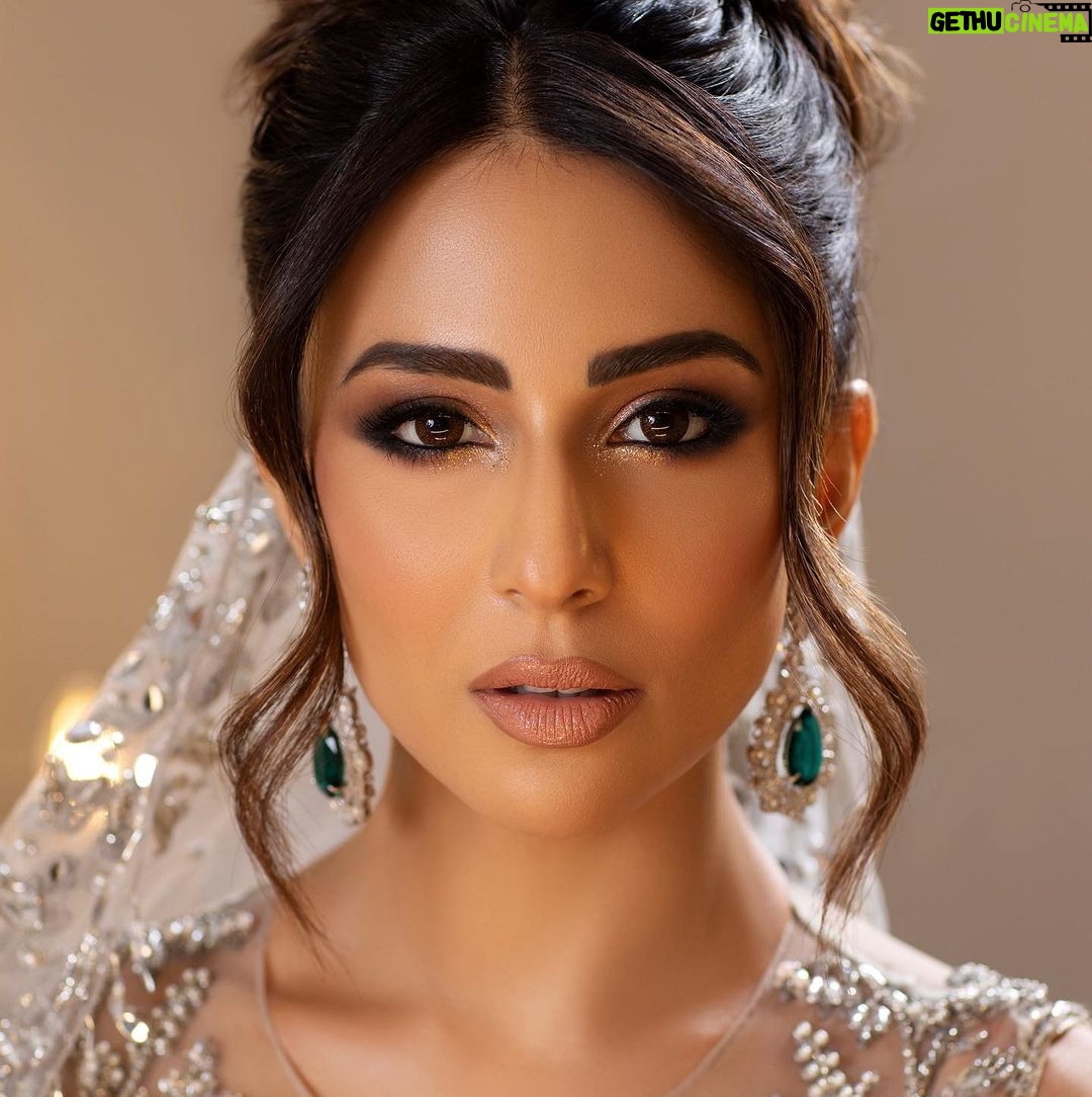 Ushna Shah Instagram - I am still shad0wbanned so not many people will get to see this shoot of ours, however, a moment of appreciation for @bridesbynabila & @azeemsaniofficial for their very hard work in making me look like this ππ
π @nabila_salon Makeup: @goshi.makeupartist Hair: @hairbyawais Styling & creative direction: @khojiiii Photography: @azeemsaniofficial #ushnashah #bridesbynabila #azeemsani #ushna #modernbride #gulimata #moderndesibride #moderneasternbride #arabicbridalmakeup