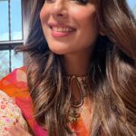Ushna Shah Instagram - مری انگیجمنٹ کافی کم ہو چکی ہے۔ الگورتھم کو توڑنے کے لئے اپنی شکل لگا رہی ھو۔ پلیس جو خبریں میں شیئر کرتی ھو انہیں ریشر کریں۔ اور پلیز ایکس پہ آجائیں وہ iاس ایپ سے کام سینسرڈ ہے ۔