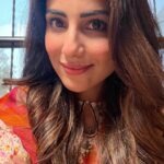 Ushna Shah Instagram - مری انگیجمنٹ کافی کم ہو چکی ہے۔ الگورتھم کو توڑنے کے لئے اپنی شکل لگا رہی ھو۔ پلیس جو خبریں میں شیئر کرتی ھو انہیں ریشر کریں۔ اور پلیز ایکس پہ آجائیں وہ iاس ایپ سے کام سینسرڈ ہے ۔