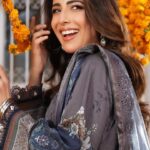 Ushna Shah Instagram – Step into my world of elegance and charm with Asim Jofa’s ‘Aira – Summer Print Collection’. From vibrant hues to intricate designs, each piece tells a story of timeless beauty. Join me as we celebrate the fusion of tradition and chic in style.
@asimjofa @iamasimjofa

#AsimJofa #AiraCollection #UshnaShah
Makeup by @zeeshu_mua 
Hair by @hairbyawais 
@nabila_salon