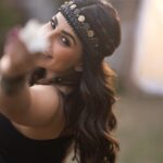 Ushna Shah Instagram - I’m coming for you, Xena! @iam3h @houseofparishae @nabila_salon @goshi.makeupartist #ushnashah
