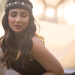 Ushna Shah Instagram - I’m coming for you, Xena! @iam3h @houseofparishae @nabila_salon @goshi.makeupartist #ushnashah