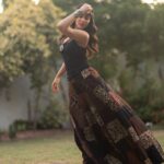 Ushna Shah Instagram - I’m coming for you, Xena! @iam3h @houseofparishae @nabila_salon @goshi.makeupartist #ushnashah
