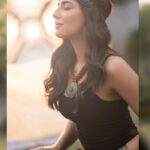 Ushna Shah Instagram - I’m coming for you, Xena! @iam3h @houseofparishae @nabila_salon @goshi.makeupartist #ushnashah