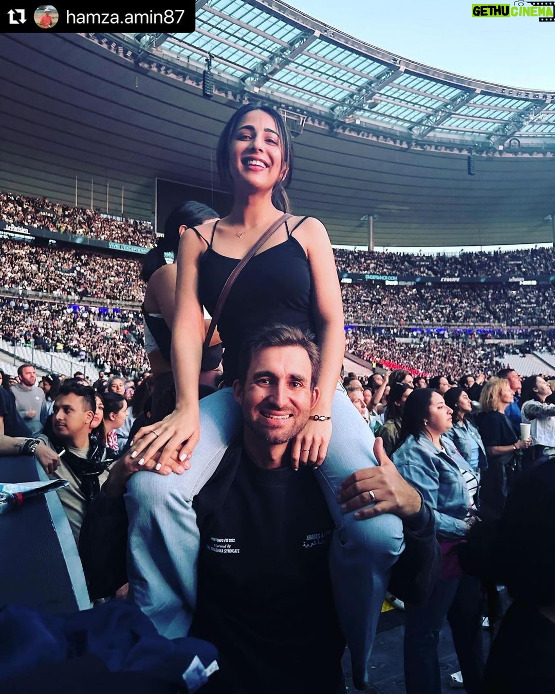 Ushna Shah Instagram - #Repost @hamza.amin87 with @use.repost ・・・ My queen @ushnashah ❤️ her queen @beyonce #paris 🇫🇷 Stade de France