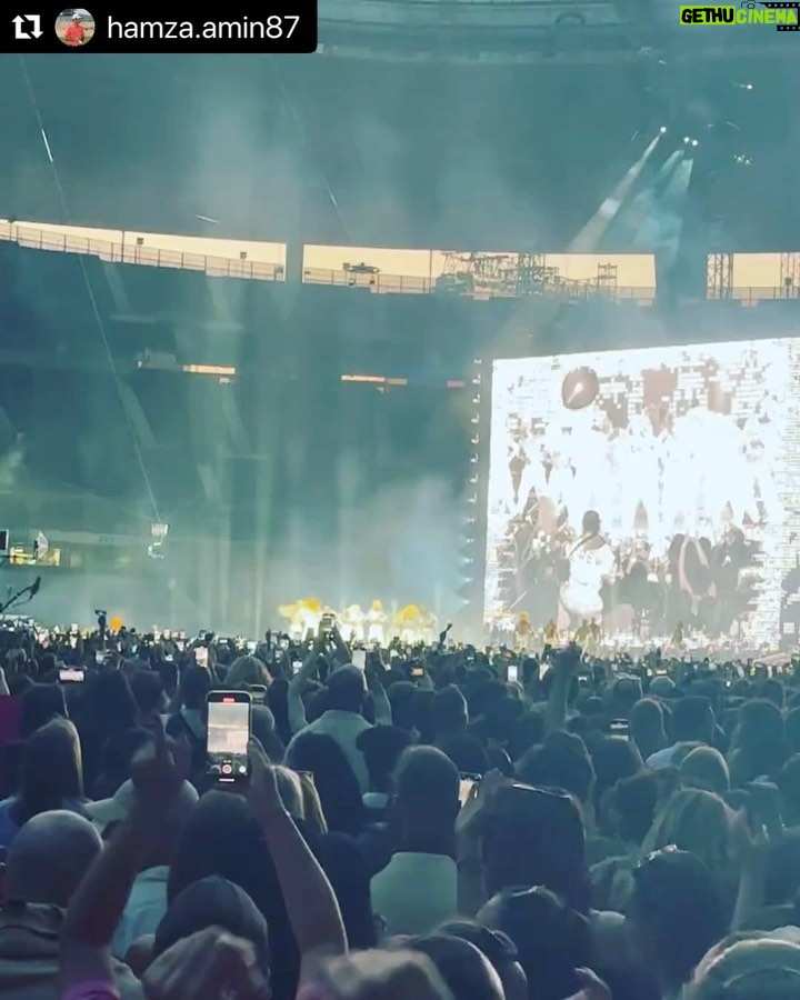 Ushna Shah Instagram - #Repost @hamza.amin87 with @use.repost ・・・ My queen @ushnashah ❤️ her queen @beyonce #paris 🇫🇷 Stade de France
