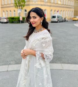 Ushna Shah Instagram - Eid Mubarak from the Amins in Wien!🌙 @hamza.amin87 Both of us wearing our friend @zainabchottaniofficial 😘 My Jewelery: @esfirjewels My shoes: @insignia_shoes #ushnashah #ushnashahamin #eidday1 Vienna, Austria